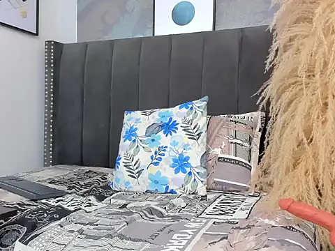 Anikka Albrite  online show from June 1, 2026, 1:11 pm