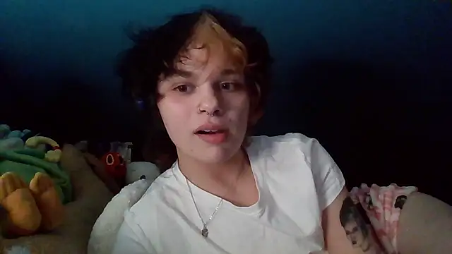 quwuinnie333 online show from January 15, 2026, 3:10 am