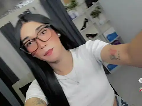 FyangFoxx online show from March 22, 2026, 5:43 am