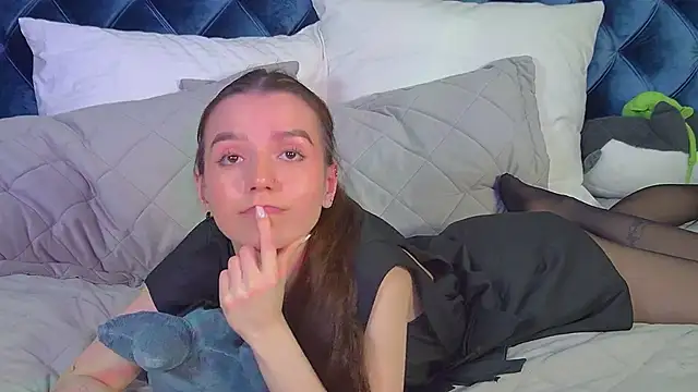 VanessaVienne online show from April 18, 2026, 7:07 pm