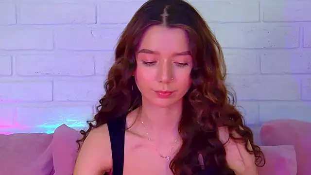 VanessaVienne online show from April 5, 2026, 4:24 pm