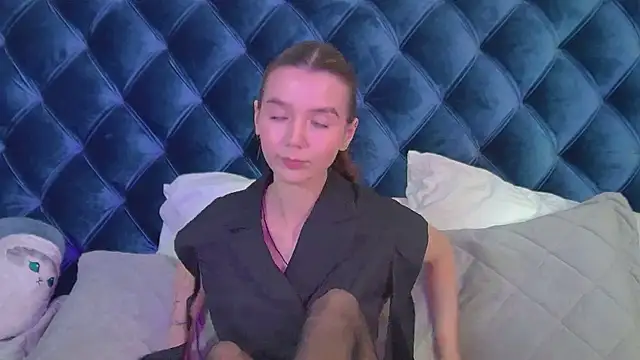 VanessaVienne online show from April 18, 2026, 4:09 pm