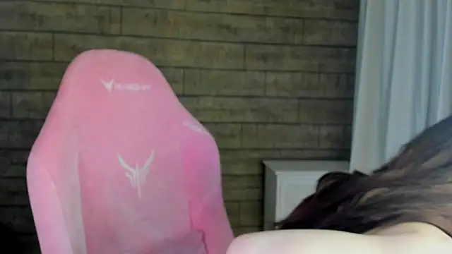 Snapshot of VanessaVienne chatting on May 12, 2026, 4:24 pm VanessaVienne online show from May 12, 2026, 4:24 pm