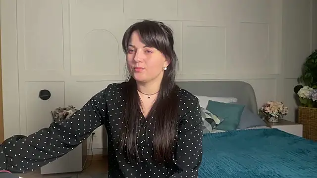  SilkyShadow  online show from April 6, 2026, 1:01 am