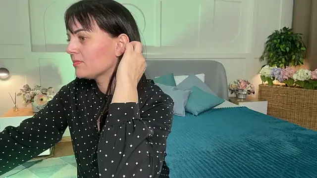  SilkyShadow  online show from February 13, 2026, 1:05 am