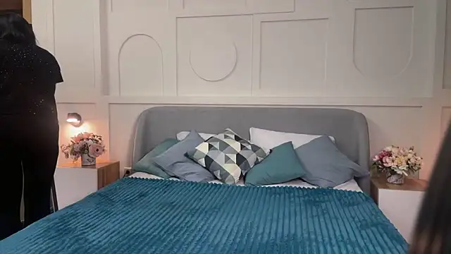  SilkyShadow  online show from April 16, 2026, 1:06 am