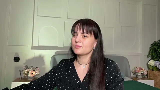  SilkyShadow  online show from February 9, 2026, 1:03 am