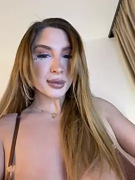 Snapshot of LucyBridgette chatting on April 23, 2026, 2:40 am LucyBridgette online show from April 23, 2026, 2:40 am