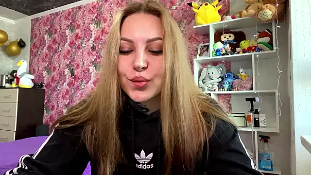 TraciBallena online show from February 2, 2026, 9:08 am