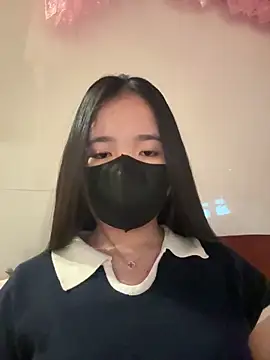 Gwen879 online show from March 4, 2026, 12:29 am