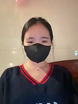 Gwen879 online show from April 16, 2026, 12:33 am