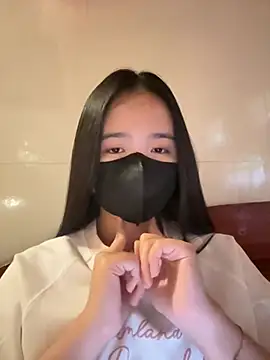 Gwen879 online show from March 8, 2026, 6:49 am