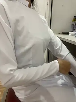 Snapshot of Linhtruong__ chatting on March 1, 2026, 2:28 pm Linhtruong online show from March 1, 2026, 2:28 pm