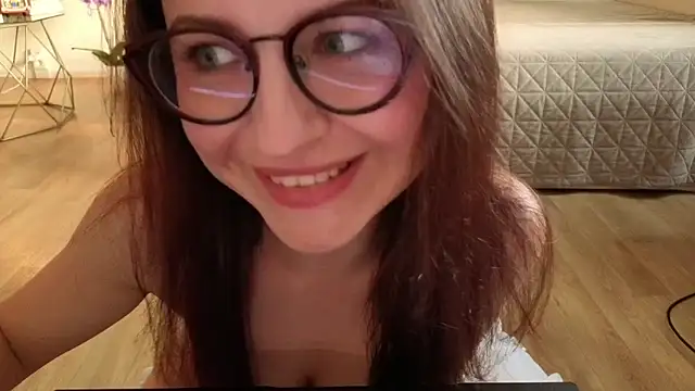 Snapshot of Satin_Sin chatting on June 21, 2026, 6:14 pm Satin Sin online show from June 21, 2026, 6:14 pm