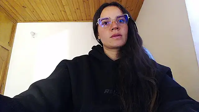 Shanel Lozano online show from June 22, 2026, 9:01 pm
