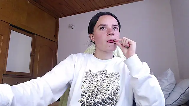 Shanel Lozano online show from March 9, 2026, 7:28 pm