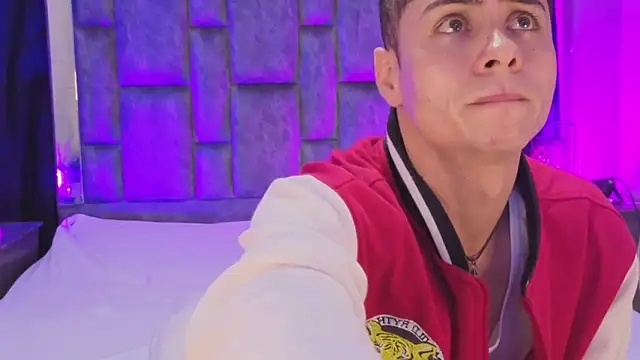 LeoMonnroe online show from February 2, 2026, 7:24 pm