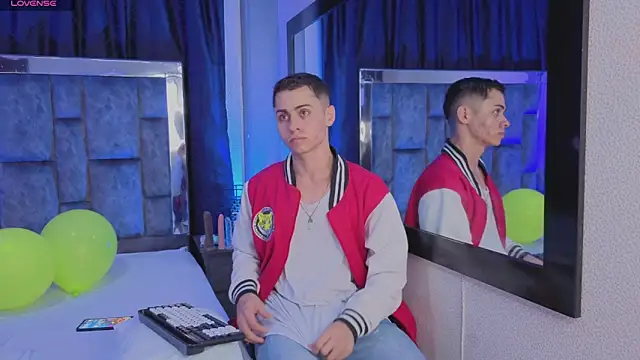 LeoMonnroe online show from March 17, 2026, 7:28 pm