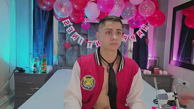 LeoMonnroe online show from February 12, 2026, 7:57 pm