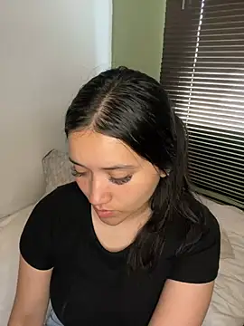 Veronica Wins  online show from March 24, 2026, 9:15 pm