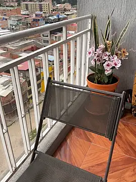 Veronica Wins  online show from April 11, 2026, 4:54 pm