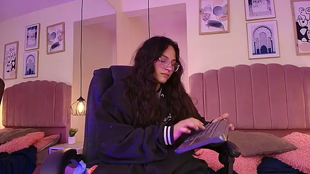 Hanabie  online show from February 10, 2026, 3:16 am