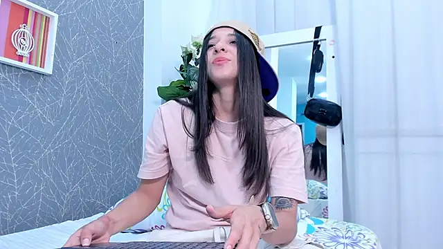 ViictoriiaSaenz online show from May 24, 2026, 6:02 am