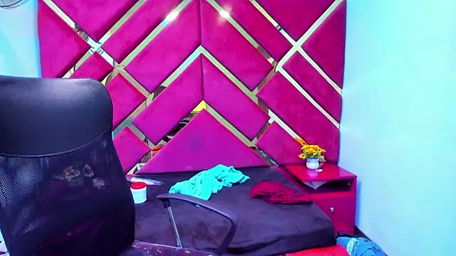 Snapshot of MiaRouss69 chatting on February 13, 2026, 5:40 am MiaRouss69 online show from February 13, 2026, 5:40 am