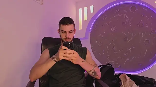 Snapshot of Apolo_lux1 chatting on May 19, 2026, 8:05 pm Apolo lux1 online show from May 19, 2026, 8:05 pm