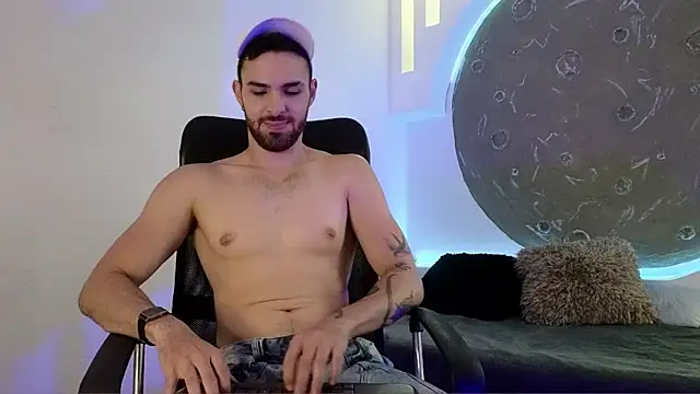 Snapshot of Apolo_lux1 chatting on February 10, 2026, 8:30 pm Apolo lux1 online show from February 10, 2026, 8:30 pm