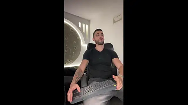 Snapshot of Apolo_lux1 chatting on May 20, 2026, 8:06 pm Apolo lux1 online show from May 20, 2026, 8:06 pm