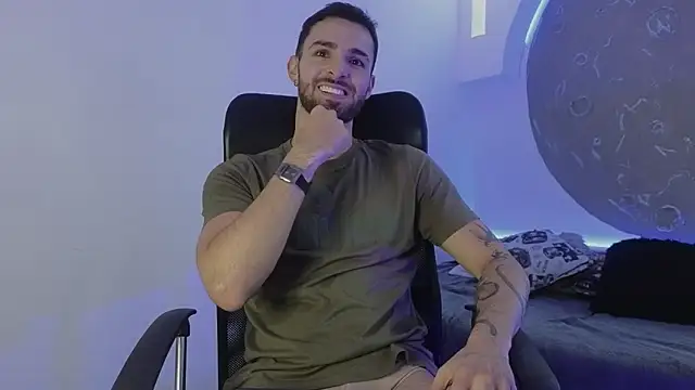 Snapshot of Apolo_lux1 chatting on February 7, 2026, 8:39 pm Apolo lux1 online show from February 7, 2026, 8:39 pm