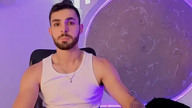 Snapshot of Apolo_lux1 chatting on May 10, 2026, 7:38 pm Apolo lux1 online show from May 10, 2026, 7:38 pm