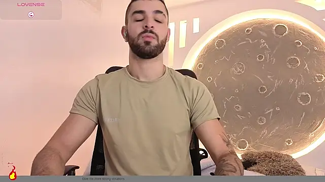 Snapshot of Apolo_lux1 chatting on June 24, 2026, 7:33 pm Apolo lux1 online show from June 24, 2026, 7:33 pm