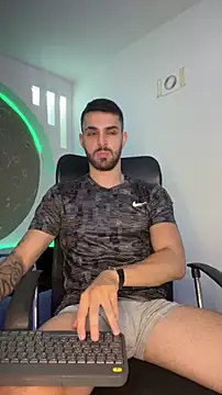 Snapshot of Apolo_lux1 chatting on April 27, 2026, 9:35 pm Apolo lux1 online show from April 27, 2026, 9:35 pm