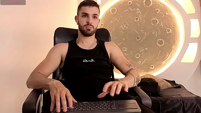 Snapshot of Apolo_lux1 chatting on May 24, 2026, 8:31 pm Apolo lux1 online show from May 24, 2026, 8:31 pm