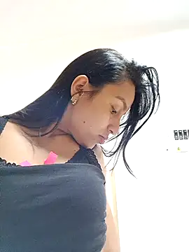 LunaRouuse  online show from February 6, 2026, 1:18 pm