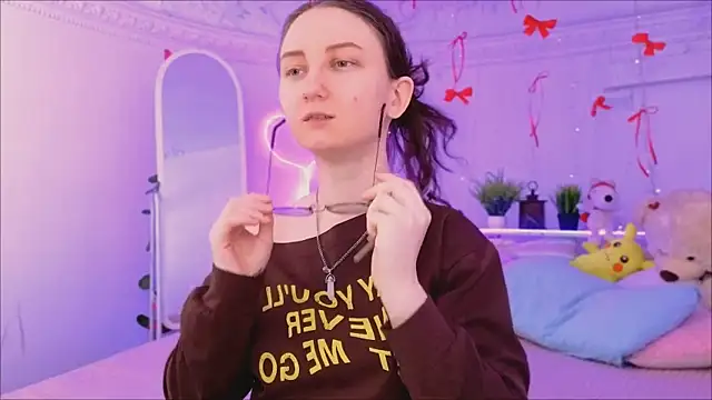 Snapshot of SunshineBlaze chatting on February 18, 2026, 1:29 pm SunshineBlaze online show from February 18, 2026, 1:29 pm