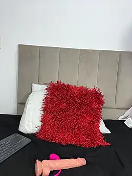 LeslyCooper1 online show from February 13, 2026, 7:14 pm