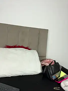 LeslyCooper1 online show from February 11, 2026, 7:14 pm