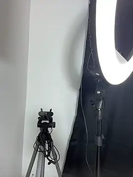 LeslyCooper1 online show from February 14, 2026, 7:36 pm