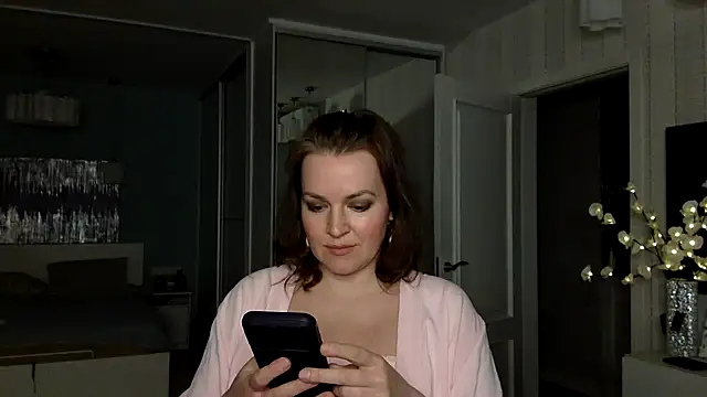 Ivoryne online show from April 7, 2026, 6:10 pm