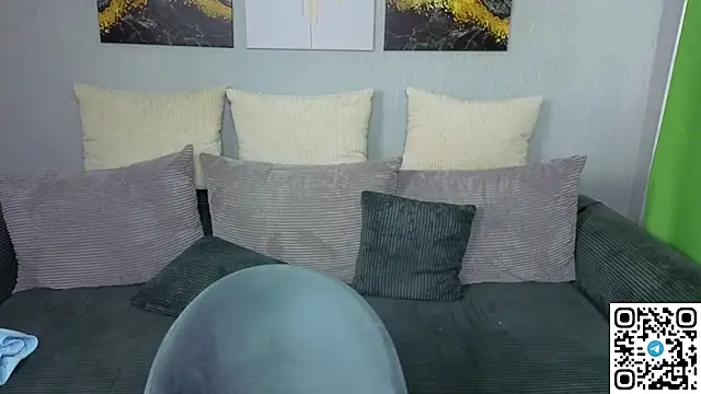 KitKatie online show from April 25, 2026, 2:03 pm