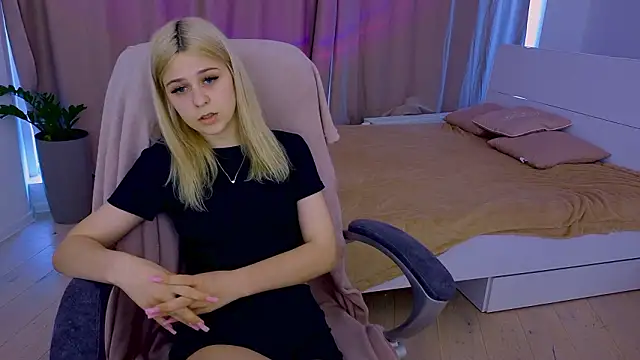 ApheliaStar online show from March 18, 2026, 3:13 pm