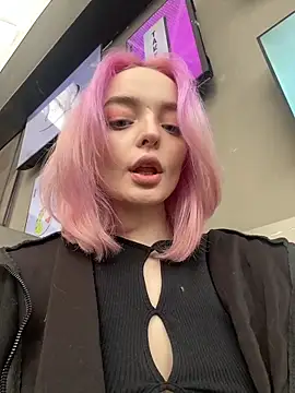 Snapshot of aka_Blonde chatting on March 4, 2026, 5:37 am aka Blonde online show from March 4, 2026, 5:37 am