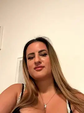 Snapshot of Liana-1 chatting on January 9, 2026, 7:43 pm Liana-1 online show from January 9, 2026, 7:43 pm