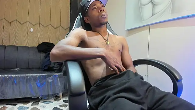 AndresPalacios  online show from January 13, 2026, 9:52 pm