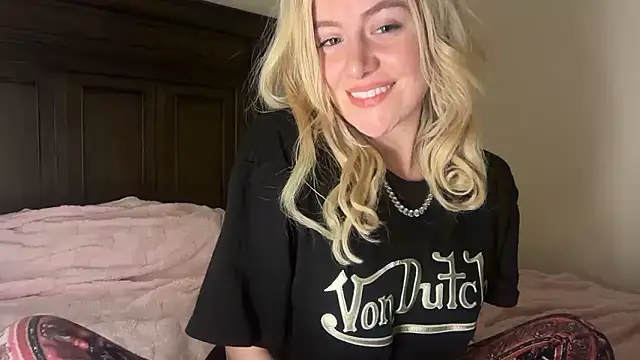 Snapshot of blondebunny999_999 chatting on January 17, 2026, 5:11 am blondebunny999 999 online show from January 17, 2026, 5:11 am