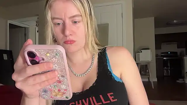 Snapshot of blondebunny999_999 chatting on February 17, 2026, 4:21 am blondebunny999 999 online show from February 17, 2026, 4:21 am