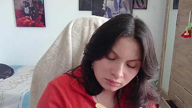 Snapshot of yessica_gomez01 chatting on May 5, 2026, 8:23 pm yessica gomez01 online show from May 5, 2026, 8:23 pm